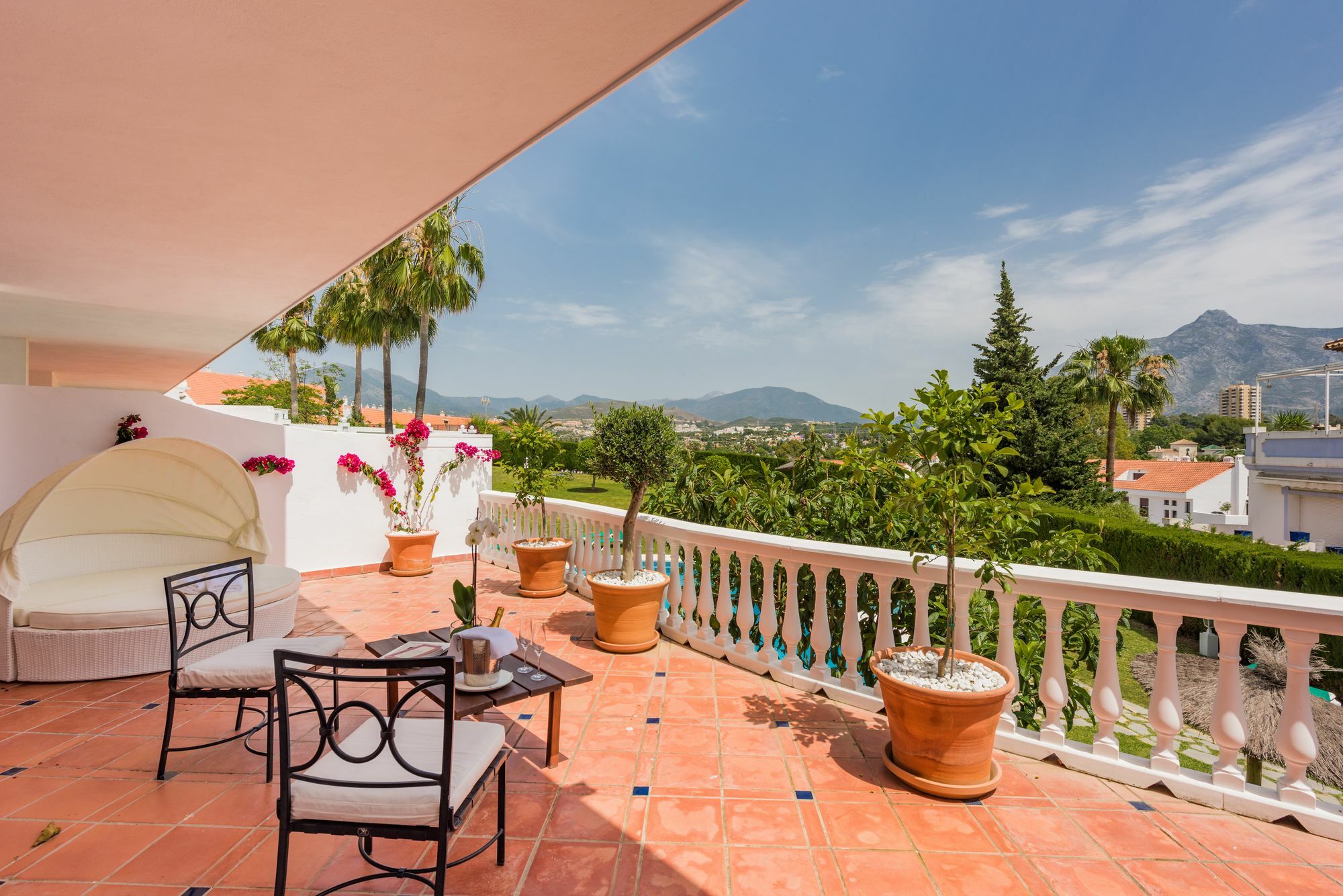 Molo 44 Suites Puerto Banus Марбеля Екстериор снимка